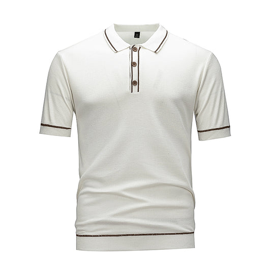 Camisa polo masculina de malha com detalhes contrastantes, manga curta e fechamento por botões.