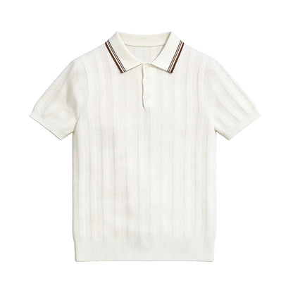Camiseta masculina de manga curta em malha com gola lapela, estilo clássico listrado.