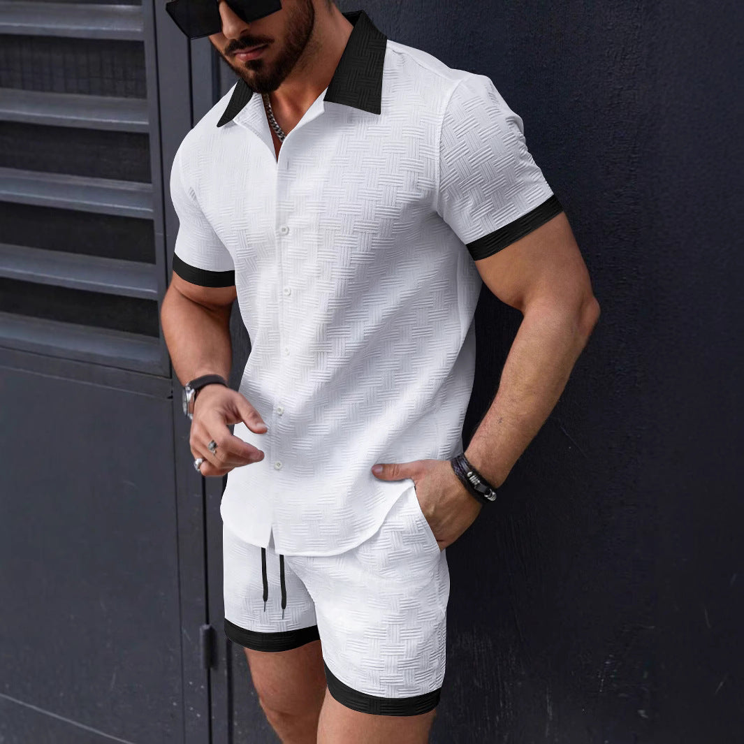 Conjunto de praia masculino casual com camisa de manga curta e shorts em blocos de cores.