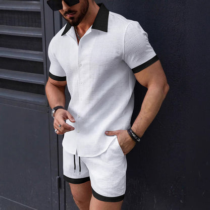Conjunto de praia masculino casual com camisa de manga curta e shorts em blocos de cores.
