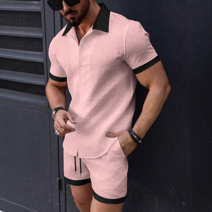 Conjunto de praia masculino casual com camisa de manga curta e shorts em blocos de cores.