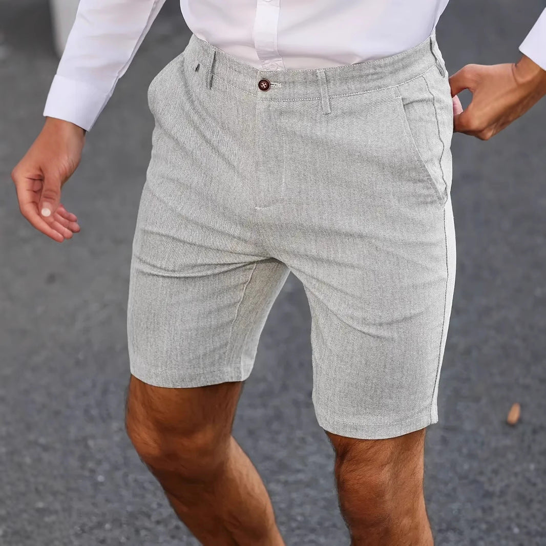 Calções masculinos casuais de cor sólida e corte reto.