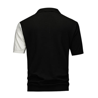 Camisa polo masculina de malha com meio zíper e blocos de cores, estampa listrada vertical em azul marinho e branco, manga curta.