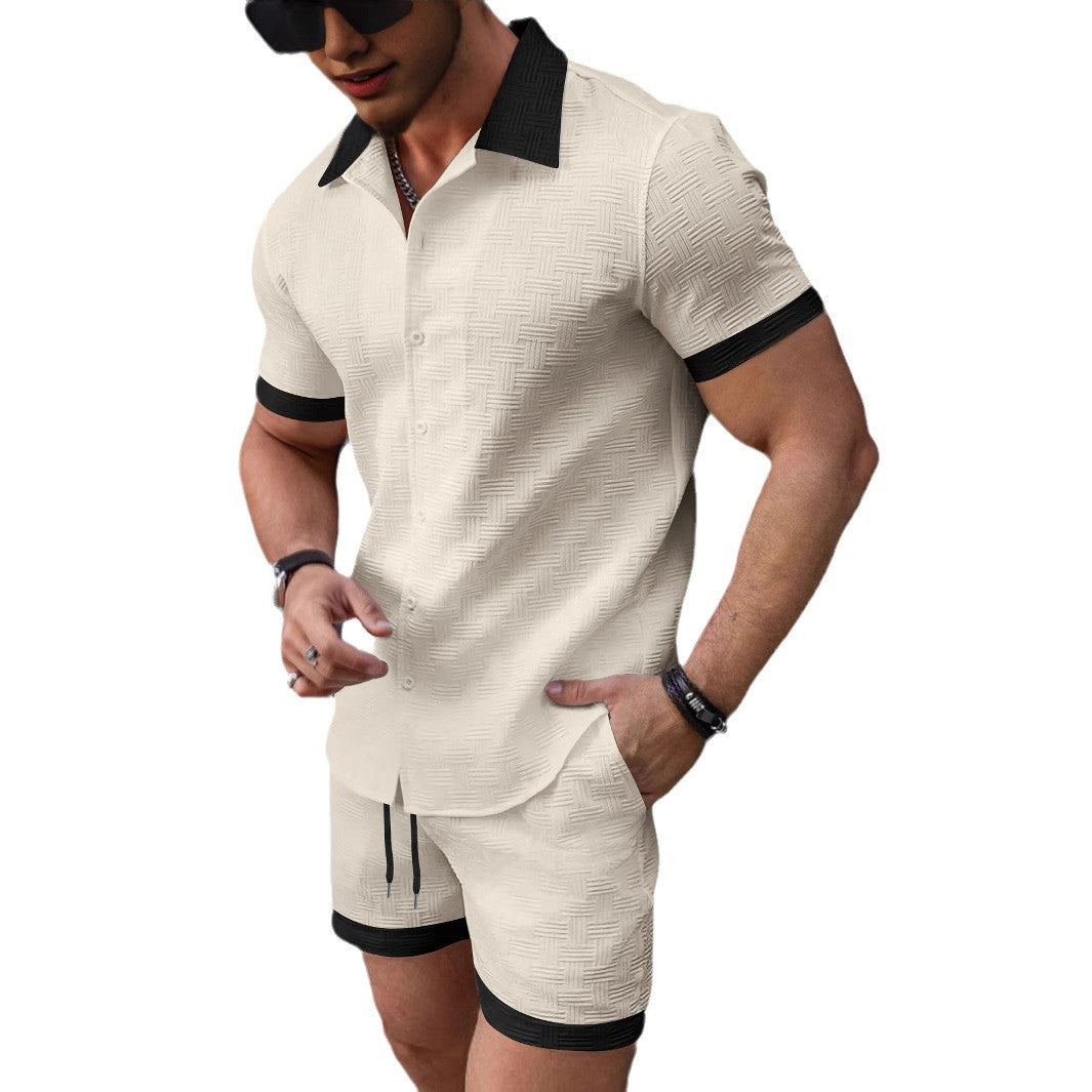 Conjunto de praia masculino casual com camisa de manga curta e shorts em blocos de cores.