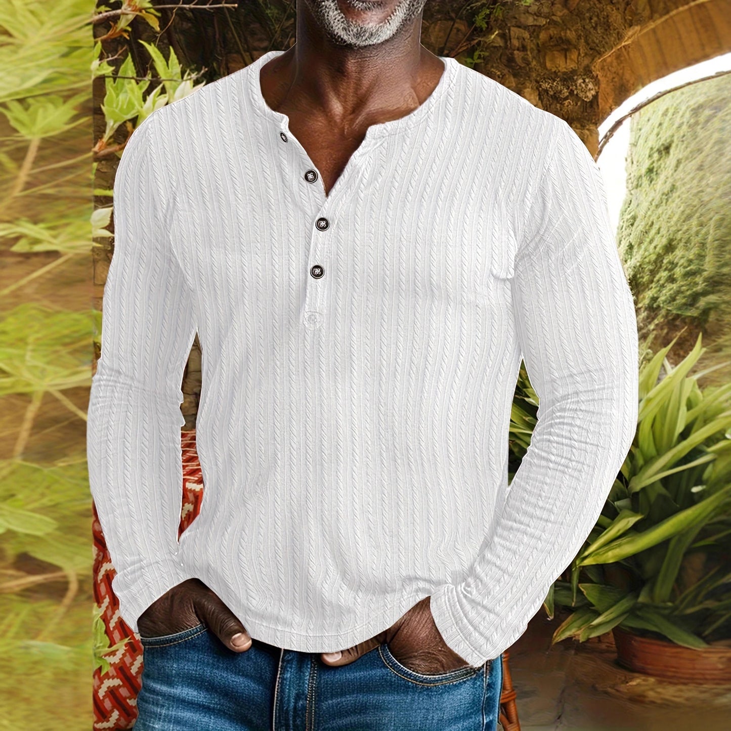 Camisa de malha texturizada de cor sólida com gola redonda e mangas compridas com botões.
