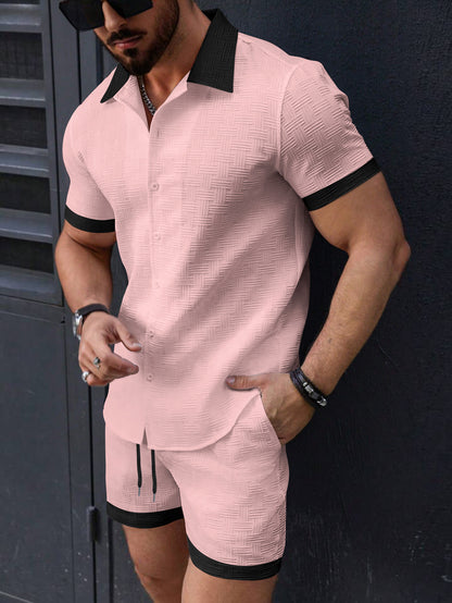 Conjunto de praia masculino casual com camisa de manga curta e shorts em blocos de cores.