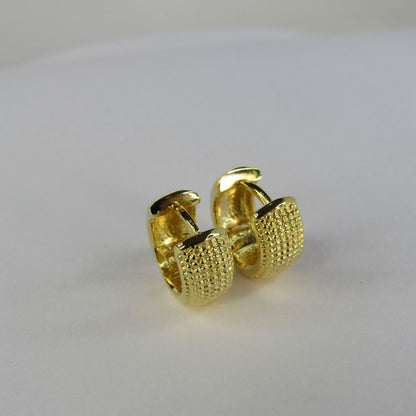 Brinco de Argolinha Grossa Trabalhada Banhado em Ouro 18k