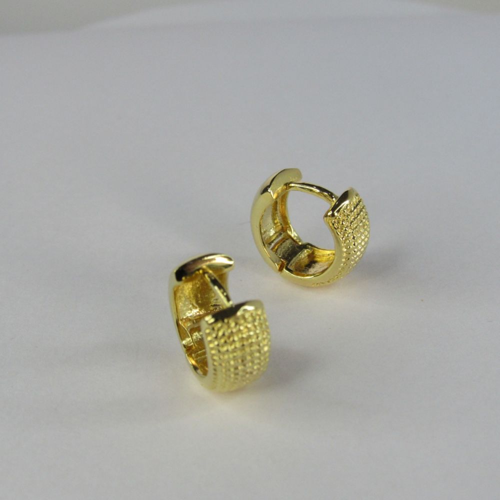 Brinco de Argolinha Grossa Trabalhada Banhado em Ouro 18k