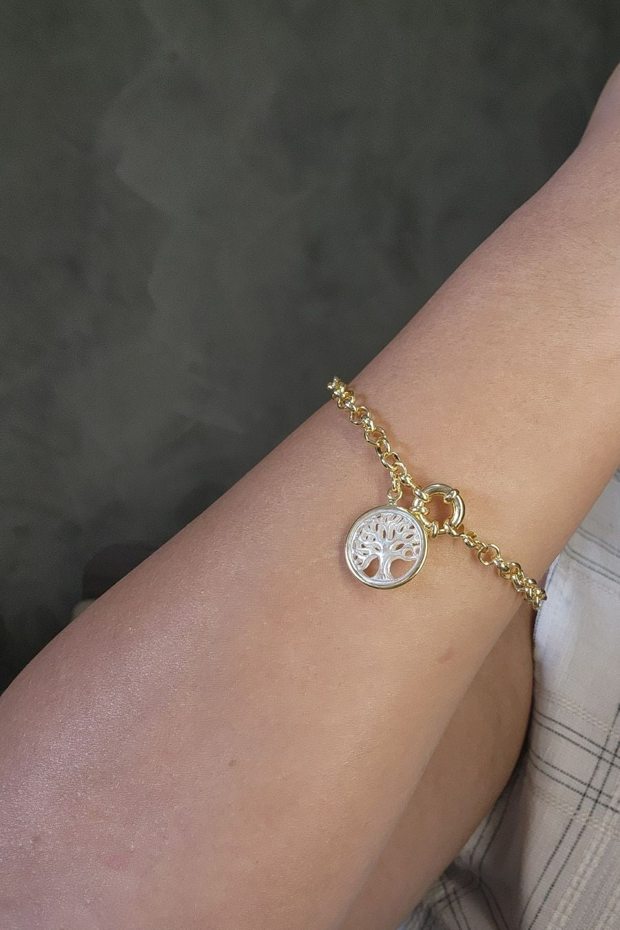 Pulseira Dourada com Pingente Árvore da Vida Banhado em Ouro 18k