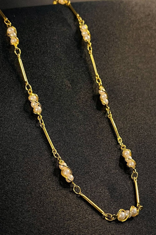 Colar Choker com Mini Pérolas na Corrente Banhado em Ouro 18k