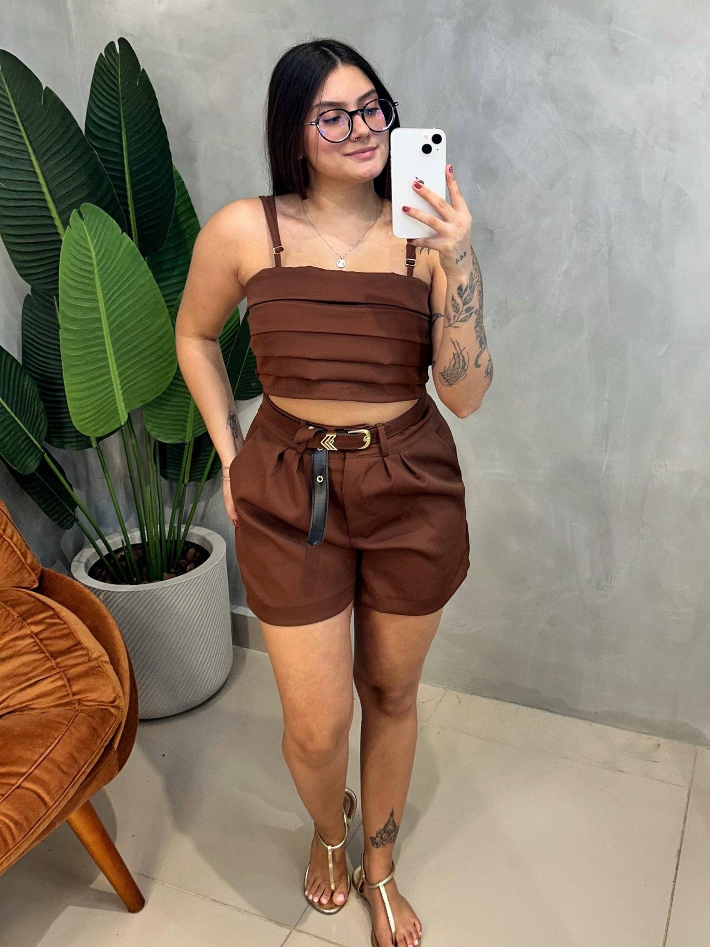 Conjunto em Alfaiataria Cropped de Alça e Shorts com Cinto Ref.1749