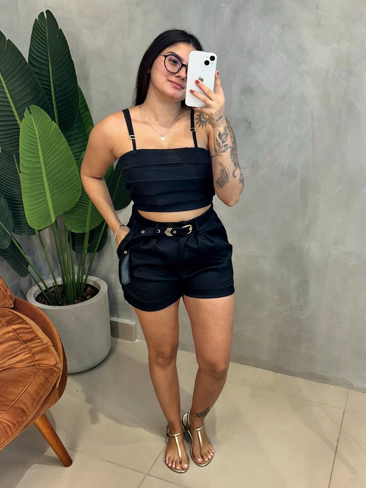 Conjunto em Alfaiataria Cropped de Alça e Shorts com Cinto Ref.1749