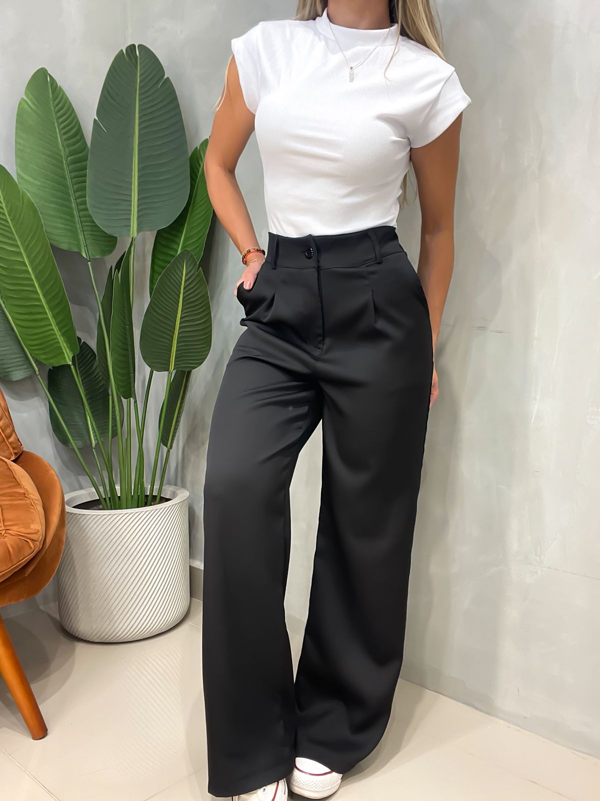 Calça em Alfaiataria Pantalona Maira Ref. 1936