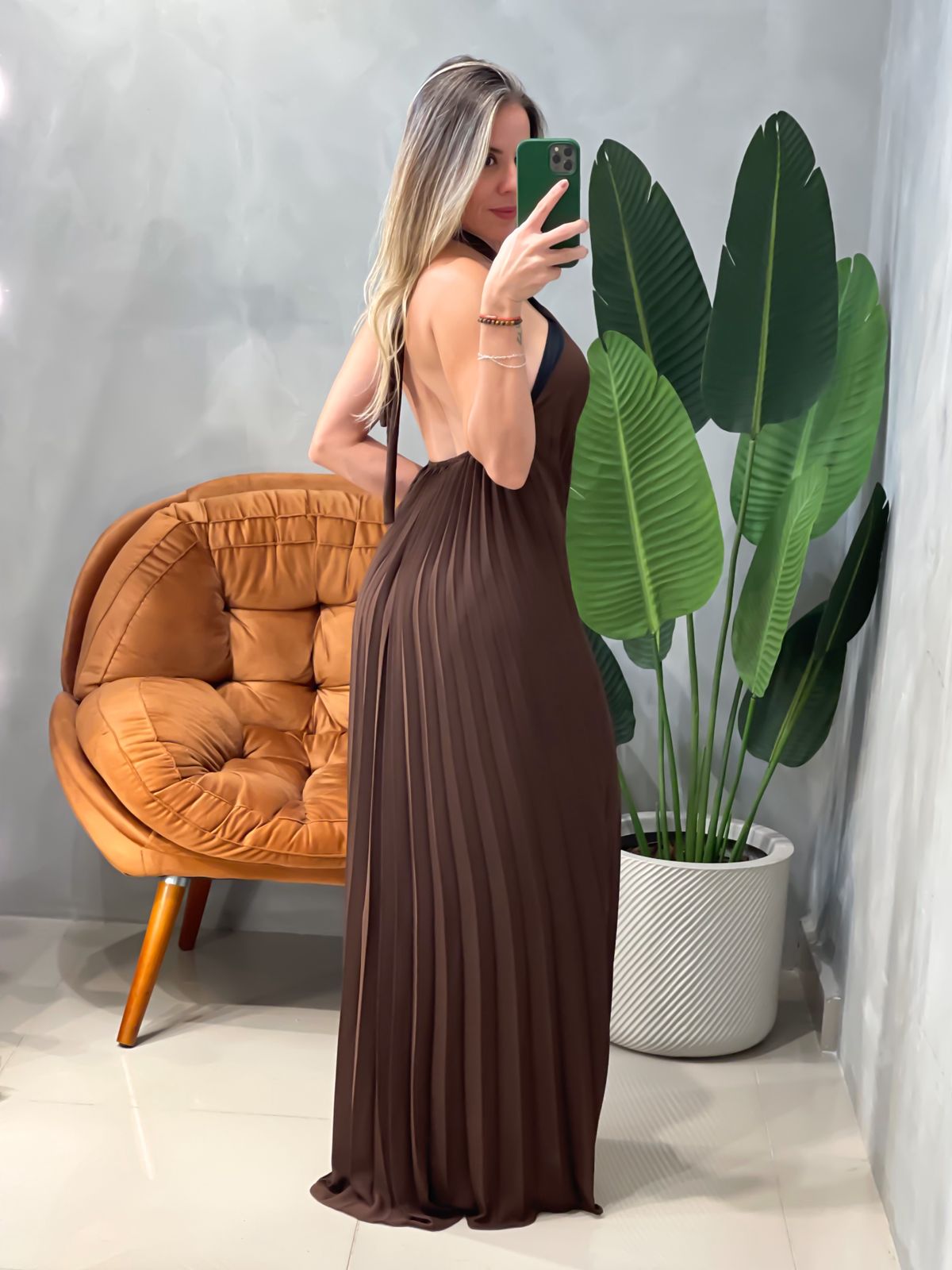 Vestido Longo em Crepe Frente Única Plissado com Fivela Alice Ref. 1946