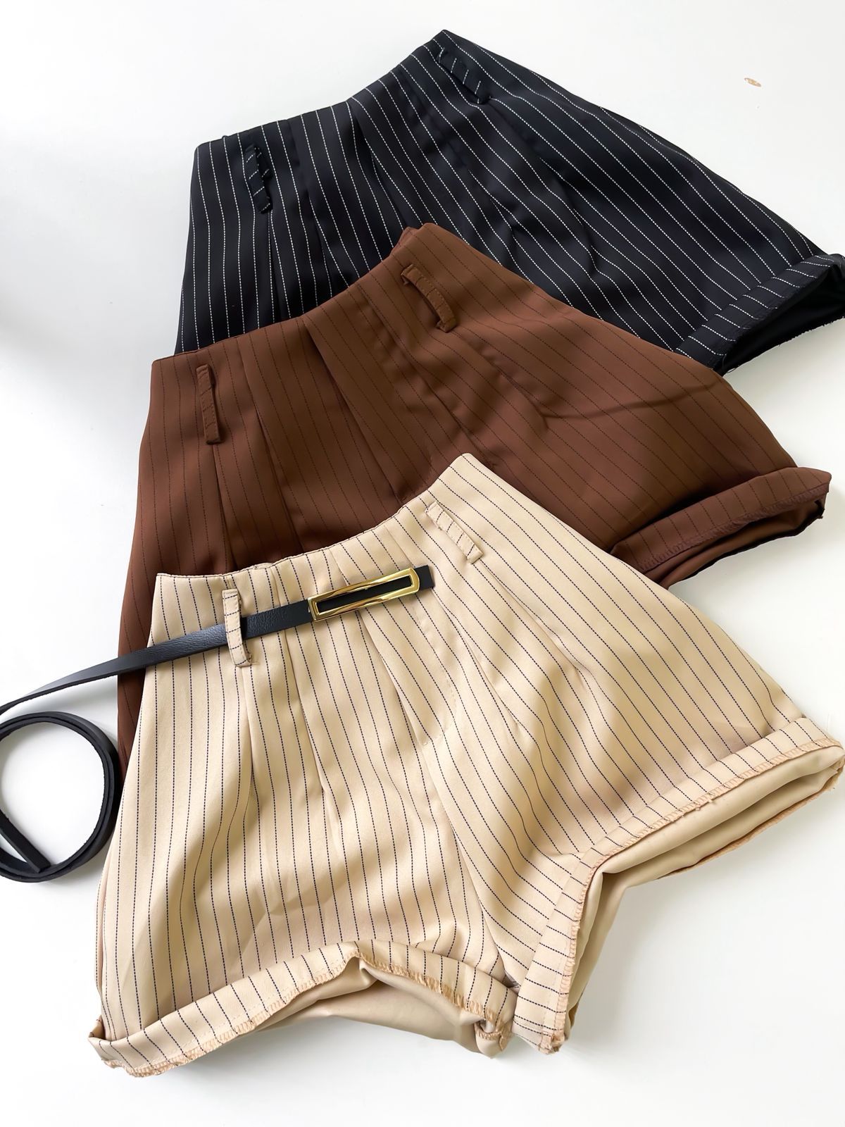 Shorts em Alfaiataria Zara Risca de Giz Ref. 1972